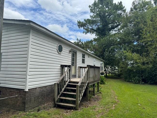 Building Photo - 717 Jonestown Rd