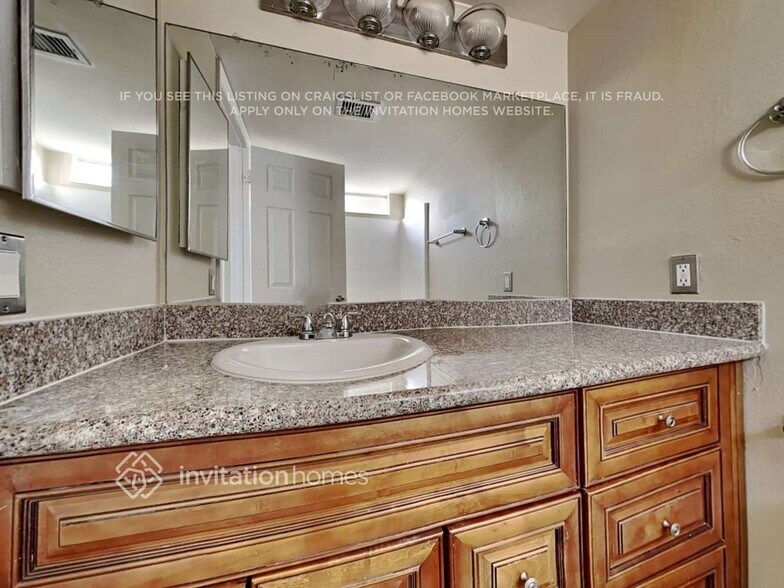 Building Photo - 11025 N 81st Dr