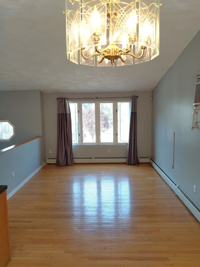 Building Photo - ****Cranston West/Stonehill - Single Famil...