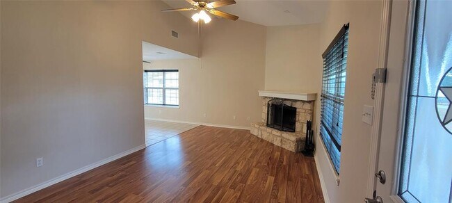 Building Photo - 195 Cardinal Dr