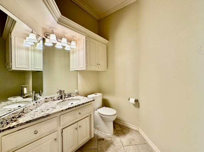 Building Photo - 2600 Sweetbriar Ct