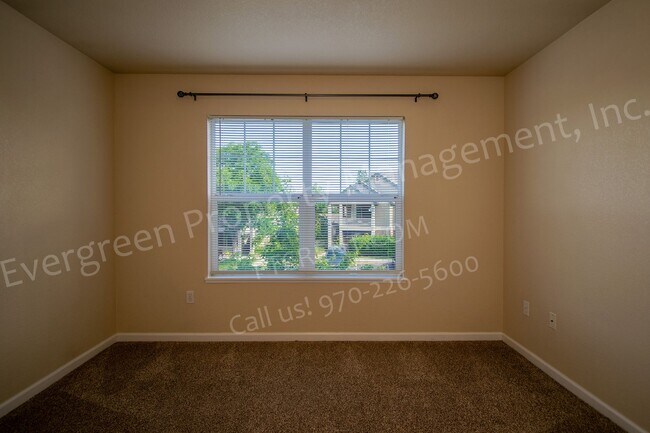 Building Photo - 5225 White Willow Dr