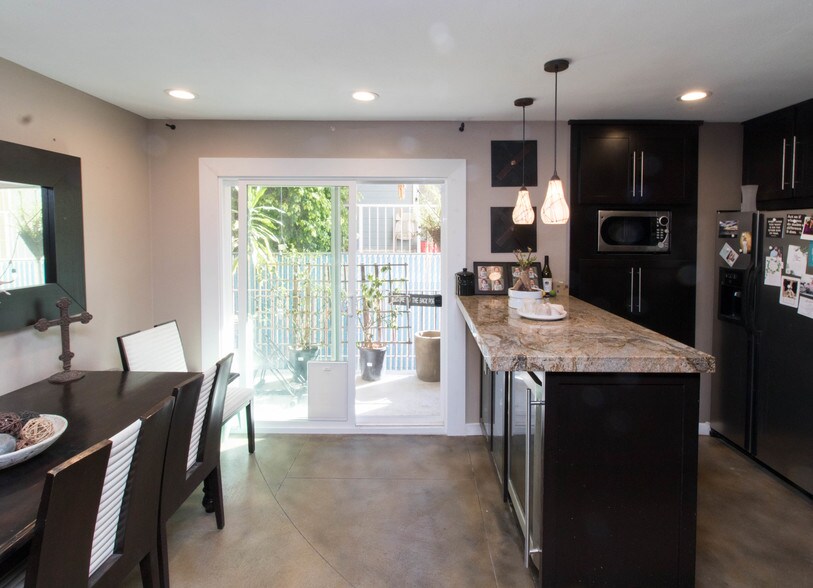 Building Photo - 333 Newport Ave