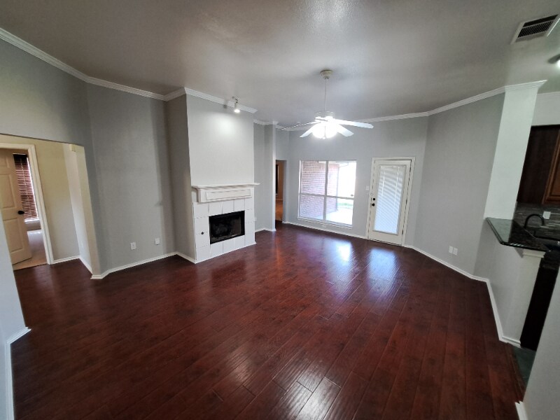 Building Photo - 2512 Crystal Falls Dr