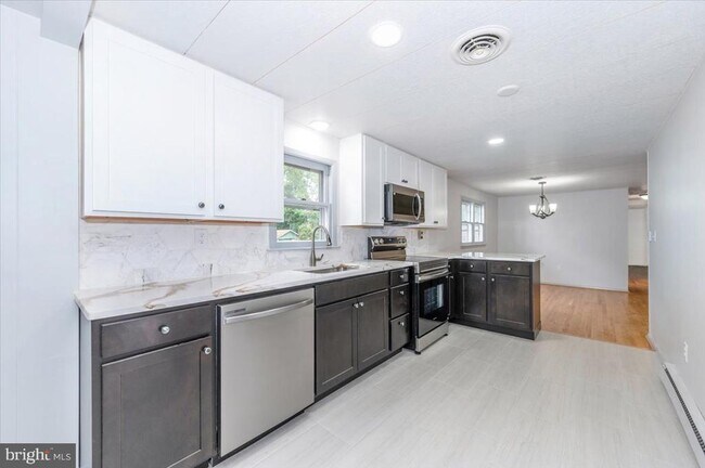 Building Photo - 6 Schaller Ln