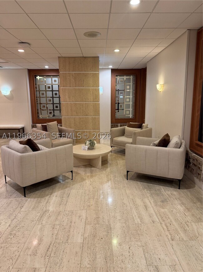 Building Photo - 2899 Collins Ave