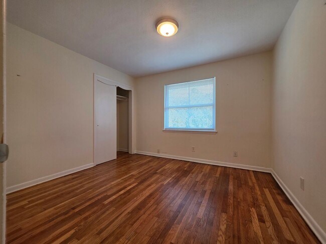 Building Photo - Bull St