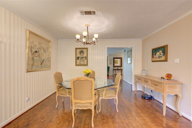 Building Photo - 824 Wax Myrtle Ln