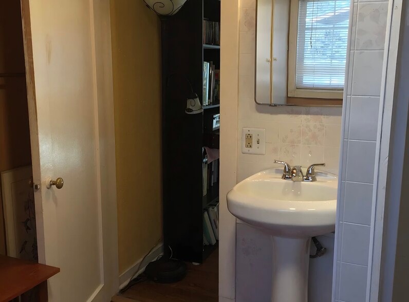 Building Photo - 1426 Orca St