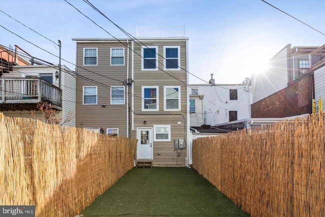 Building Photo - 1534 S Charles St