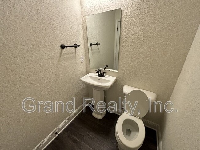 Building Photo - 4415 Village Oak Ln