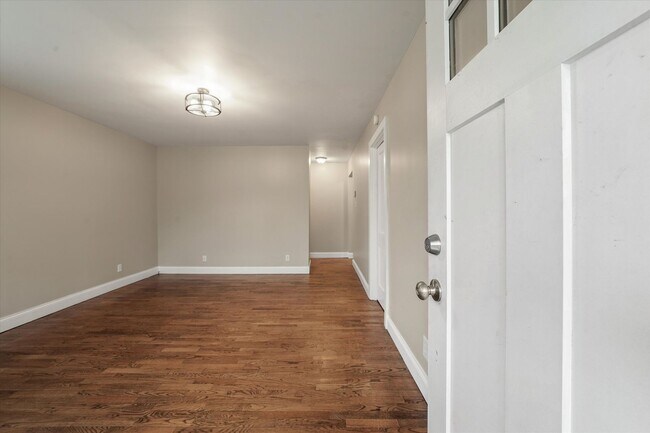 Building Photo - Harriman 37748 - Charming 2-bedroom, 1.5-bathroom Home nestled on 3.8 acres of woods - Contact Ch...