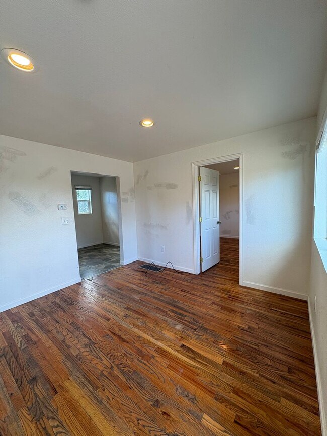 Building Photo - 3240 W 55th Pl