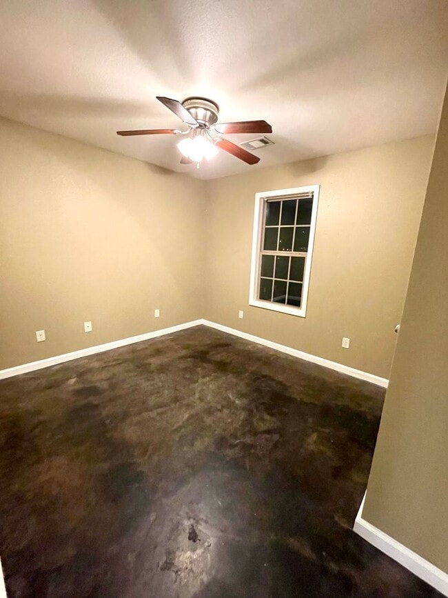 Building Photo - 3 Bed / 2 Bath in Brookland!