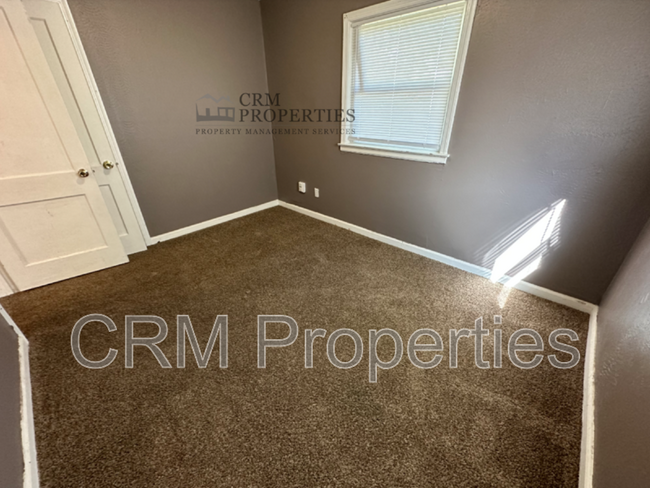 Building Photo - 2203 Admiral Dr
