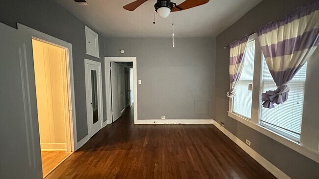 Building Photo - Highland Park 2/1 Home Ready for Move-In