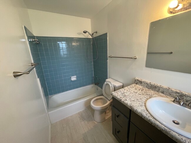 Bedroom 1 bathroom - 1720 Fireman Dr