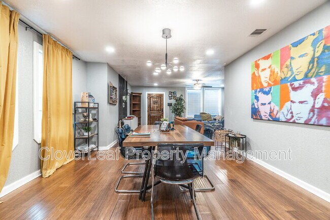 Building Photo - 432 E Drexel Ave