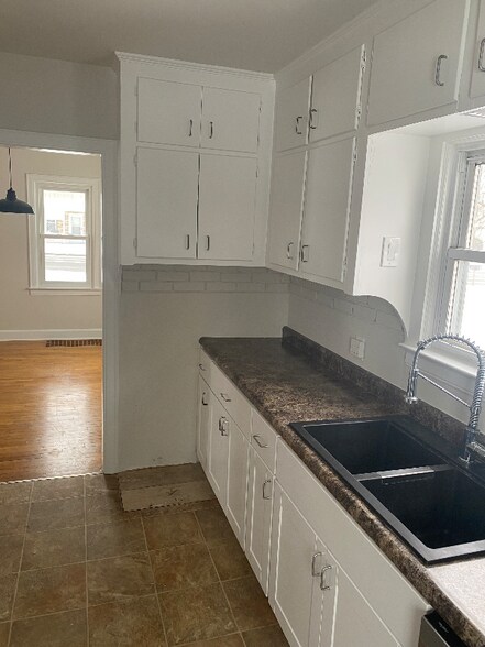 Building Photo - 529 E Broad St