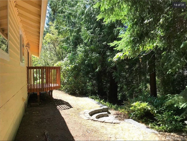 Building Photo - 305 N 188th St