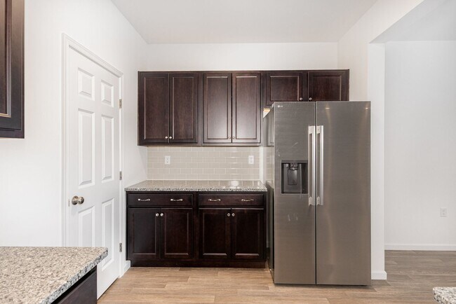 Building Photo - 7880 Briarwood Dr