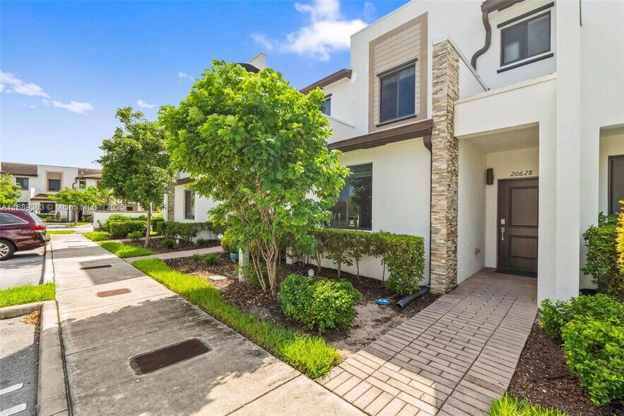 Primary Photo - 20628 NE 7th Pl