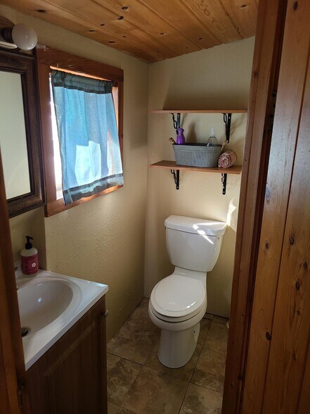 Master Bathroom - 16427 Front Ave