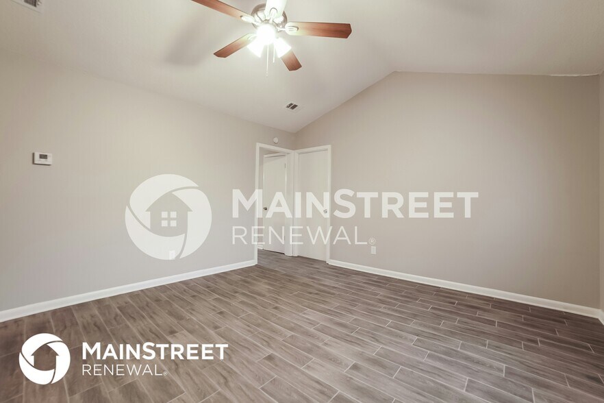 Building Photo - 3805 Ivanhoe Dr