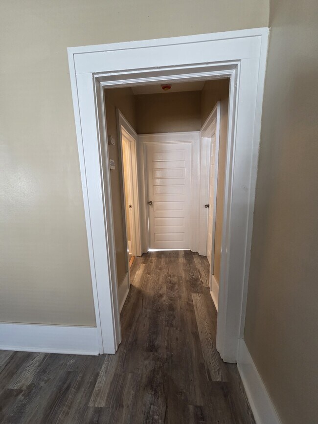 Building Photo - 930 Murphy St