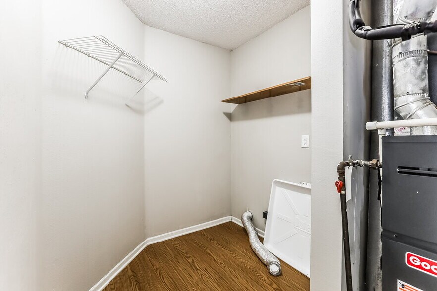 Building Photo - 35 Frostwood Ln