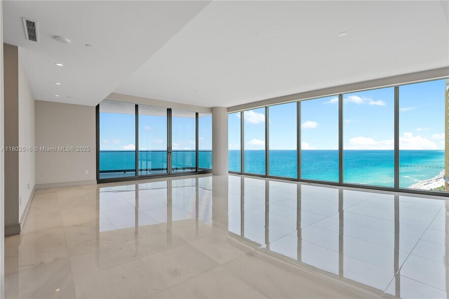 Building Photo - 17901 Collins Ave