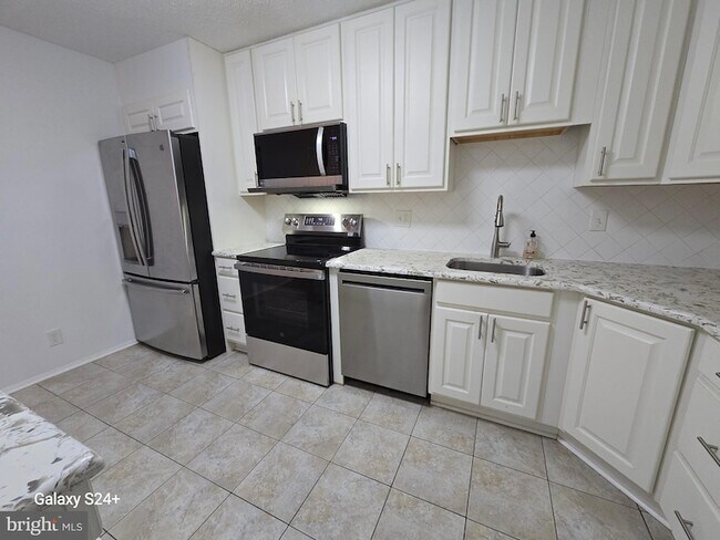 Building Photo - 5902 Mt Eagle Dr