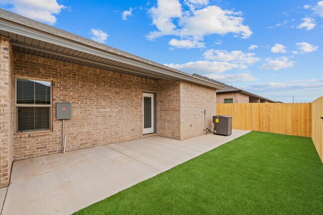 Building Photo - Brand new townhomes in Frenship East!
