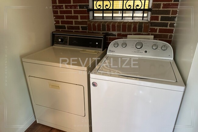 Building Photo - **Coming Soon** 3 Bedroom/2 Bathroom House...