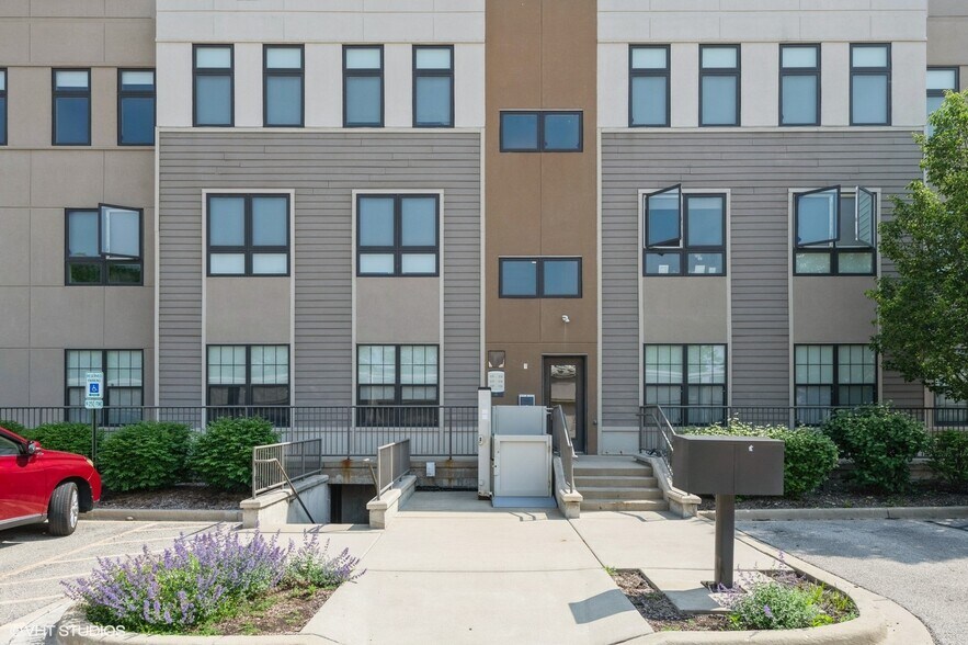 Building Photo - 500 N Northwest Hwy