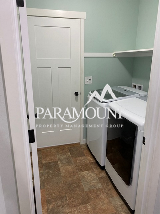 Building Photo - Beautiful 3 Bed/2 Bath Rambler Awaits!