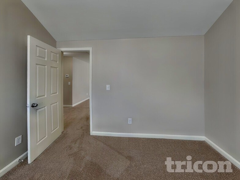 Building Photo - 1609 Extine Ln