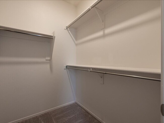 Building Photo - 3 Bedroom 2 Bathroom