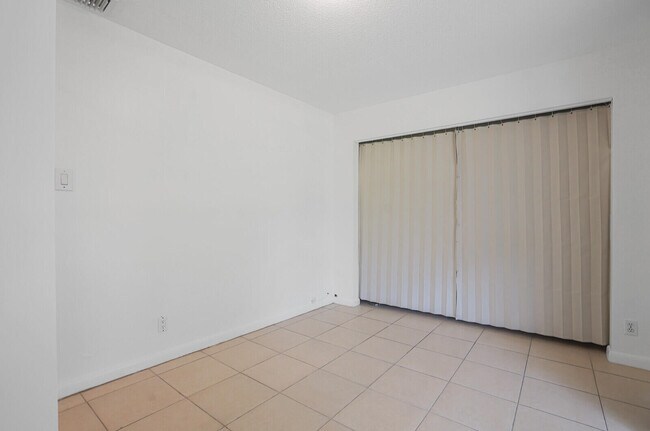 Building Photo - 200 Waterway Dr S
