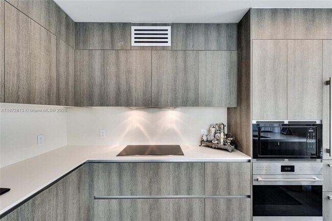 Building Photo - 17550 Collins Ave