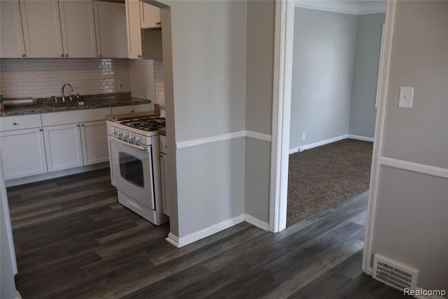 Building Photo - 5559 Bluehill St