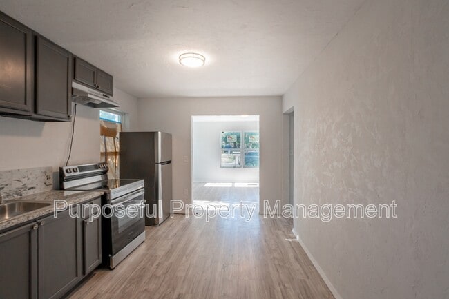 Building Photo - 2208 Hardin Dr