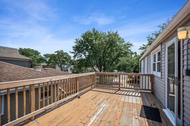 Building Photo - 548 Prairie Ave
