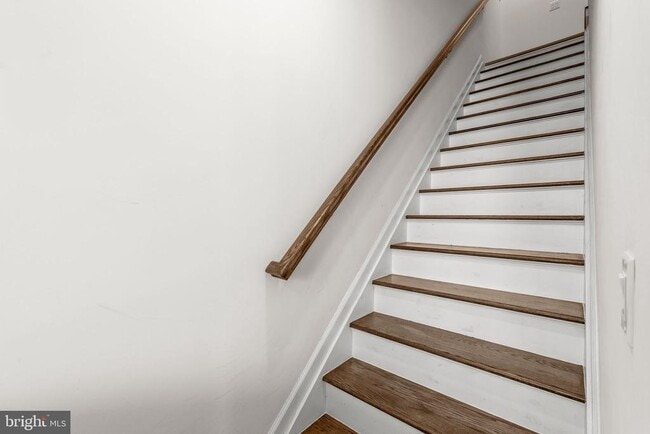 Building Photo - 228 Park Ln