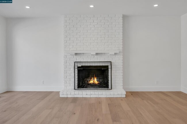 Building Photo - 226 Alderbrook Pl