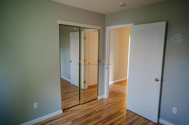 Building Photo - Spacious 4BR Single-Story Home w/ Garage i...