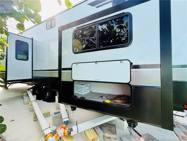 Building Photo - 10725 S Ocean Dr