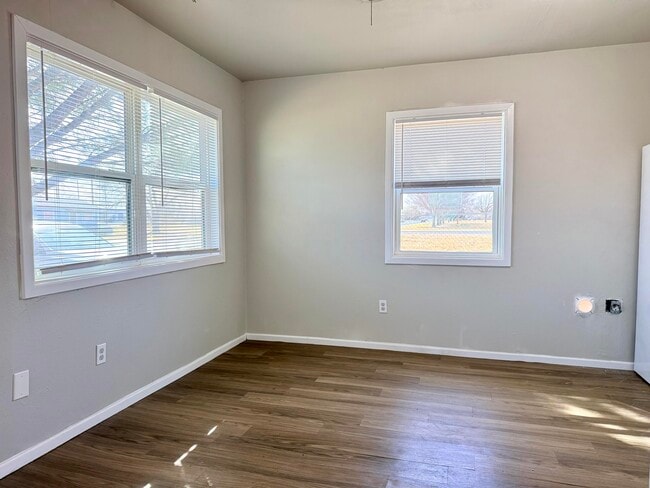 Building Photo - 505 E 37th St