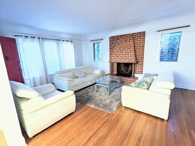 Primary Photo - 10580 Kinnard Ave