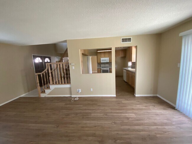Building Photo - 2 story 4 bed, 2 bath home with yard